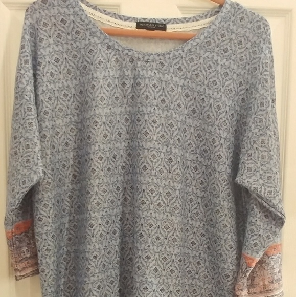 Top - Picture 2 of 2